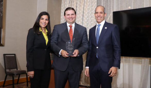 AMCHAMDR y ASONAHORES firman acuerdo de cooperación para impulsar el turismo dominicano