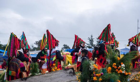 Así reviven los indígenas sus tradiciones más ancestrales en el Día de Muertos
