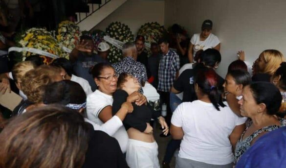 Bañistas vuelven a desafiar las aguas del río Fula pese a crecida que dejó cinco muertos