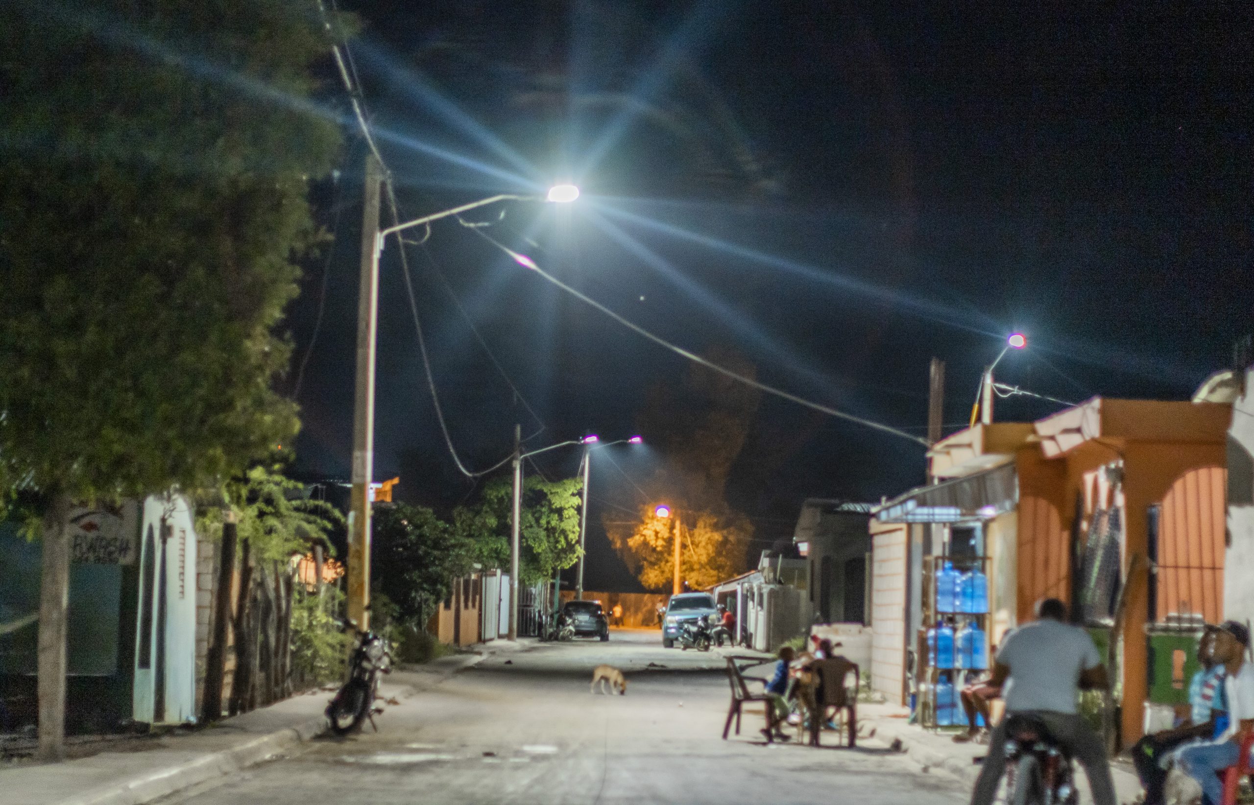 Edesur electrifica puerto turístico Cabo Rojo e ilumina centro de Pedernales