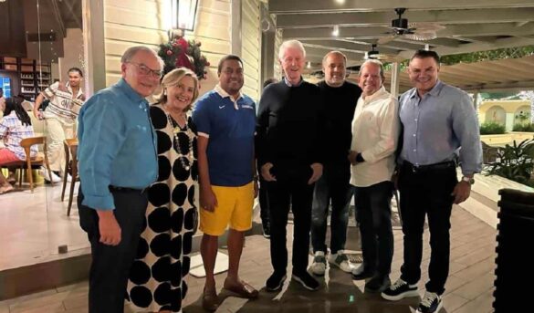 Los Clinton, como de costumbre, estan de vacaciones de fin de año en Punta Cana