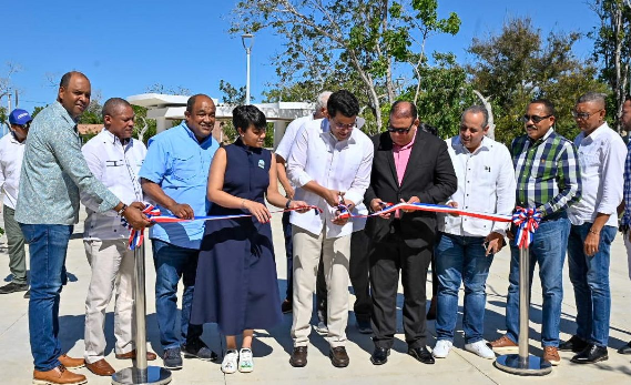 Renuevan parque en Manzanillo para impulsar turismo en la zona