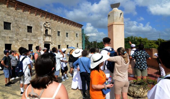 Ciudad Colonial: Entre turistas, fotografías, selfies y los trabajos de rehabilitación de la zona