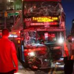 Un muerto y varios heridos al volcarse un autobús turístico con pasajeros en Nueva York