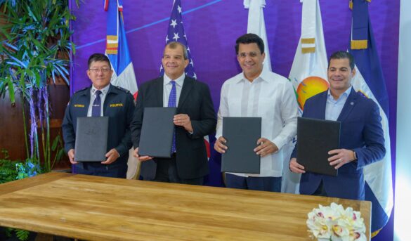 Turismo y Embajada Americana firman acuerdo para seguridad de turistas