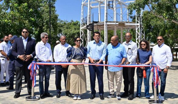 David Collado entrega el parque Duarte en San Fernando