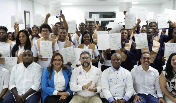 Guardaparques y guías ecoturísticos de Pedernales obtienen certificación en turismo sostenible