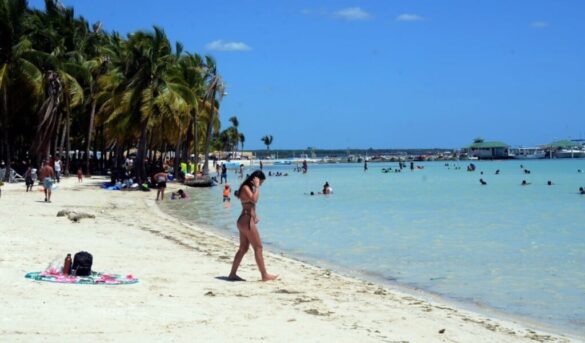 Boca Chica, a 30 minutos de la capital, se ha convertido en el resort de los pobres