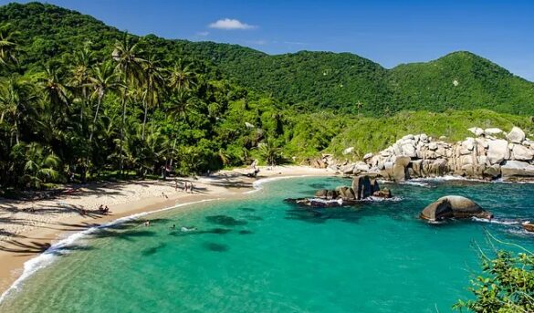 Parque Tayrona, el paraíso escondido del Caribe colombiano con la única playa nudista del país