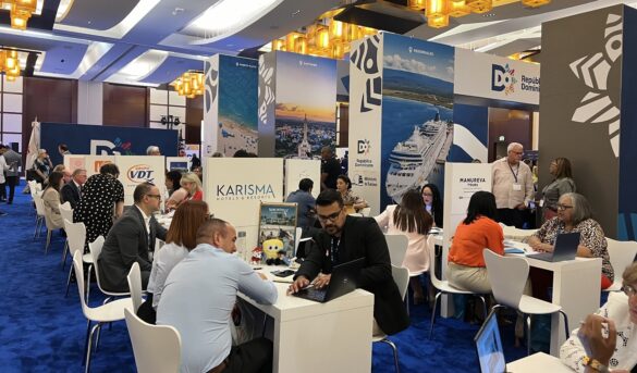 Ministerio de Turismo firma acuerdo con 4 aerolíneas para aumentar en un 20% llegada de canadienses