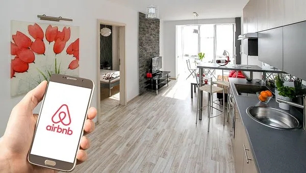 Alojamientos de Airbnb siguen creciendo sin regulación estatal