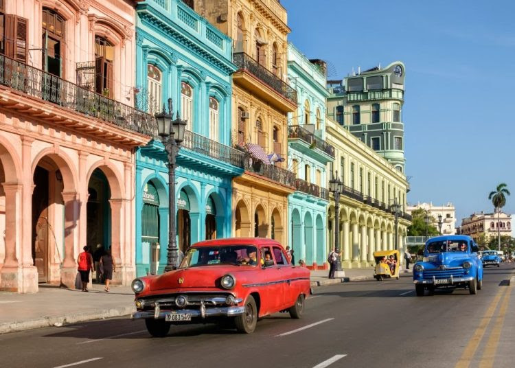 Cuba invirtió un 533% más en turismo que en educación, sanidad y agricultura en 2023