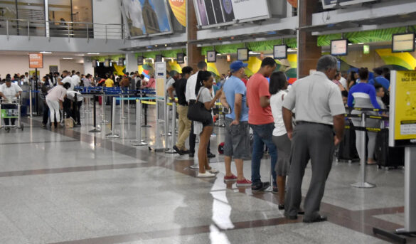 Numero de pasajero iguala al de turistas. Los residentes aportan el 9% del flujo aéreo