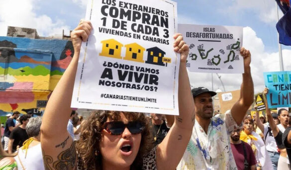 “Canarias tiene un límite”: las multitudinarias protestas contra el turismo masivo que dicen abruma a las islas