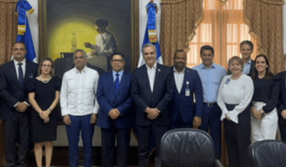 Presidente Abinader y empresarios tratan planes de inversiones en turismo