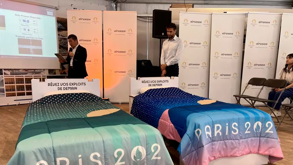 Cama de cartón y personalizadas anti sexo que usarán los atletas en los Juegos Olímpicos de París 2024