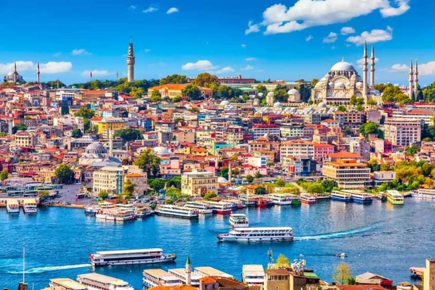 Teletrabajar y viajar: así es la visa nómada digital de Turquía que permite descubrir todos sus secretos