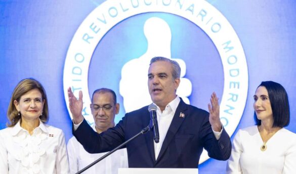 Presidentes hispanohablantes felicitan personalmente a Abinader por su reelección