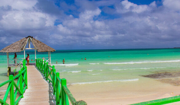 Cuba busca aprovechar el éxito turístico de Dominicana