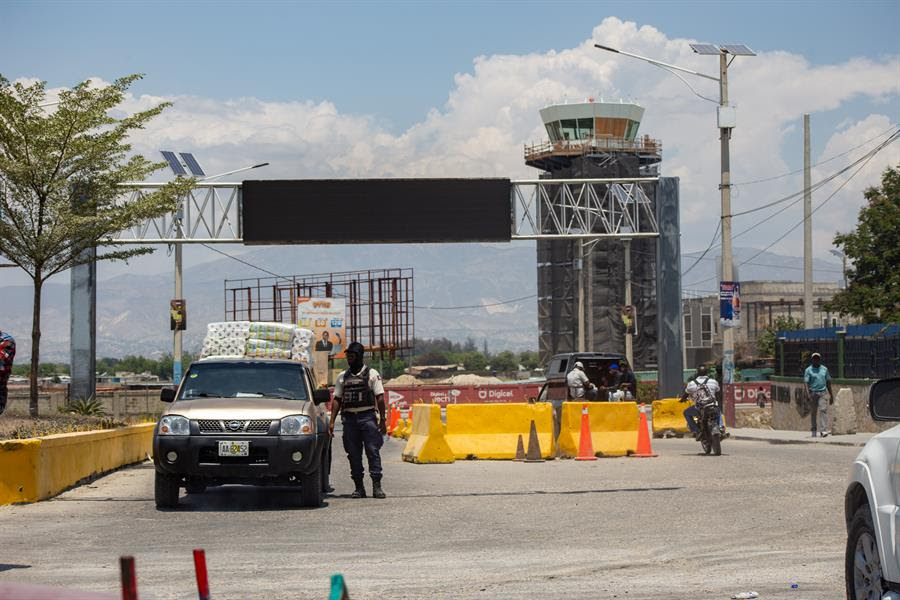 Se reanudan los vuelos comerciales en el aeropuerto de Puerto Príncipe, Haití