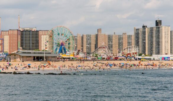 Playas de Nueva York abren desde este sábado hasta el 8 de septiembre sólo cuando hay salvavidas y buen clima