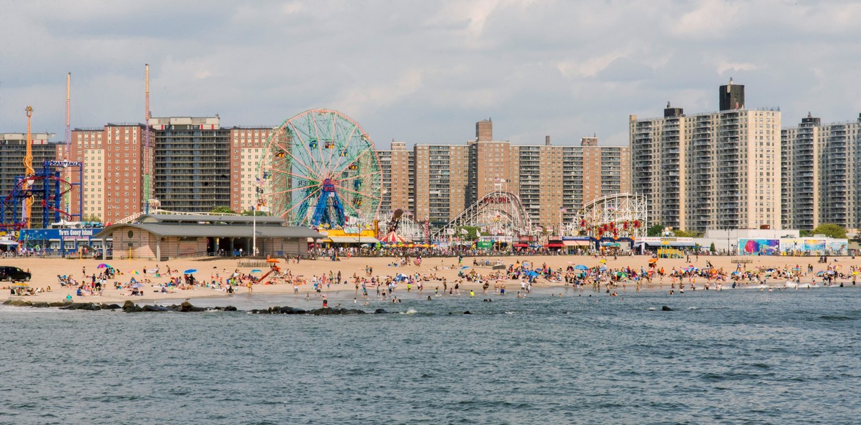 Playas de Nueva York abren desde este sábado hasta el 8 de septiembre sólo cuando hay salvavidas y buen clima