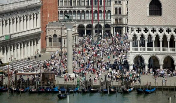 Venecia continúa su cruzada contra el turismo: ahora prohíbe los grandes grupos de personas y el uso de altavoces