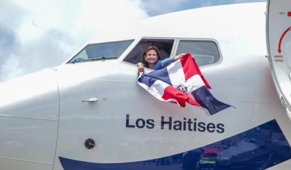 Raquel Peña encabeza recepción de la décima aeronave de Arajet