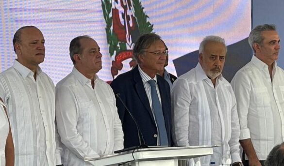 Abinader da apertura a vuelos Air Europa con ruta desde Madrid a Santiago