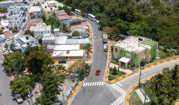 BAYAHÍBE: Turismo entrega calles, aceras y contenes remodelados