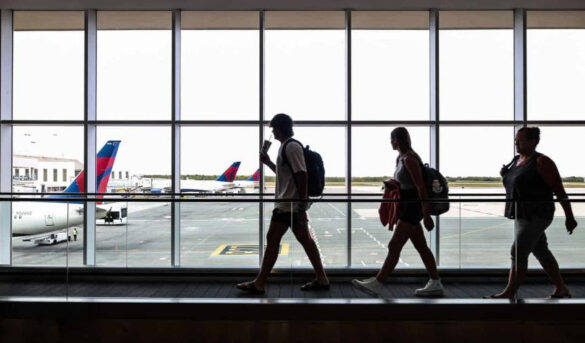 Las aerolíneas reanudan gradualmente sus servicios tras el fallo informático mundial
