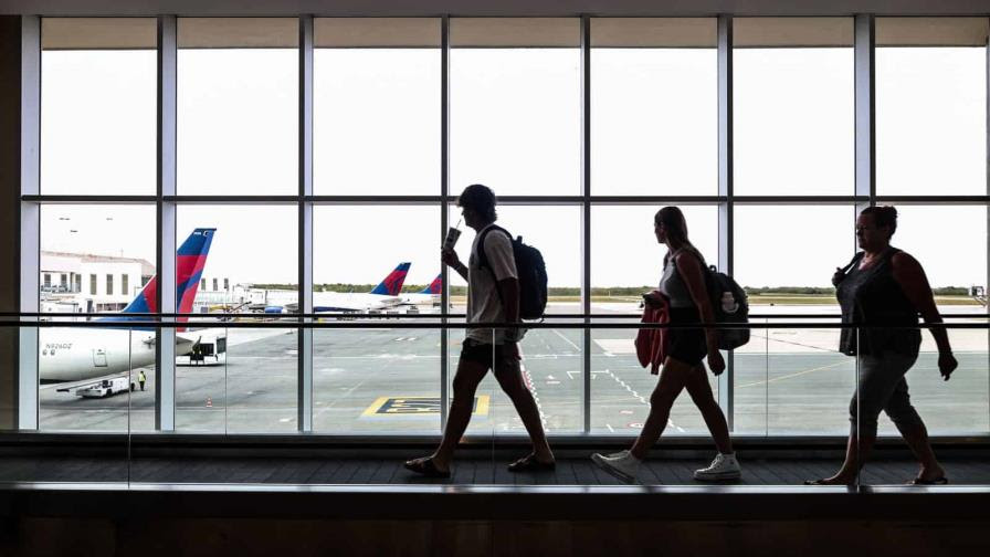 Las aerolíneas reanudan gradualmente sus servicios tras el fallo informático mundial