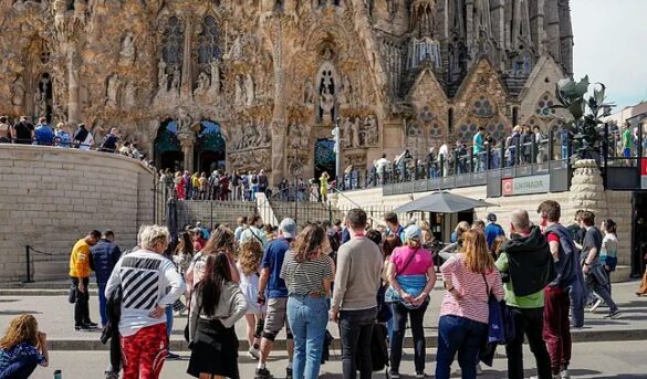 El turismo pospandemia pulveriza récords y fuerza el cambio de modelo: menos viajes en verano y más visitas al norte