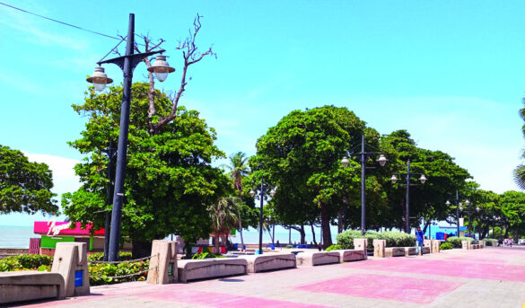 El malecón: Un lindo paseo con modernos monumentos
