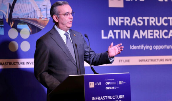 Abinader resalta en USA fortaleza del turismo para atraer inversión