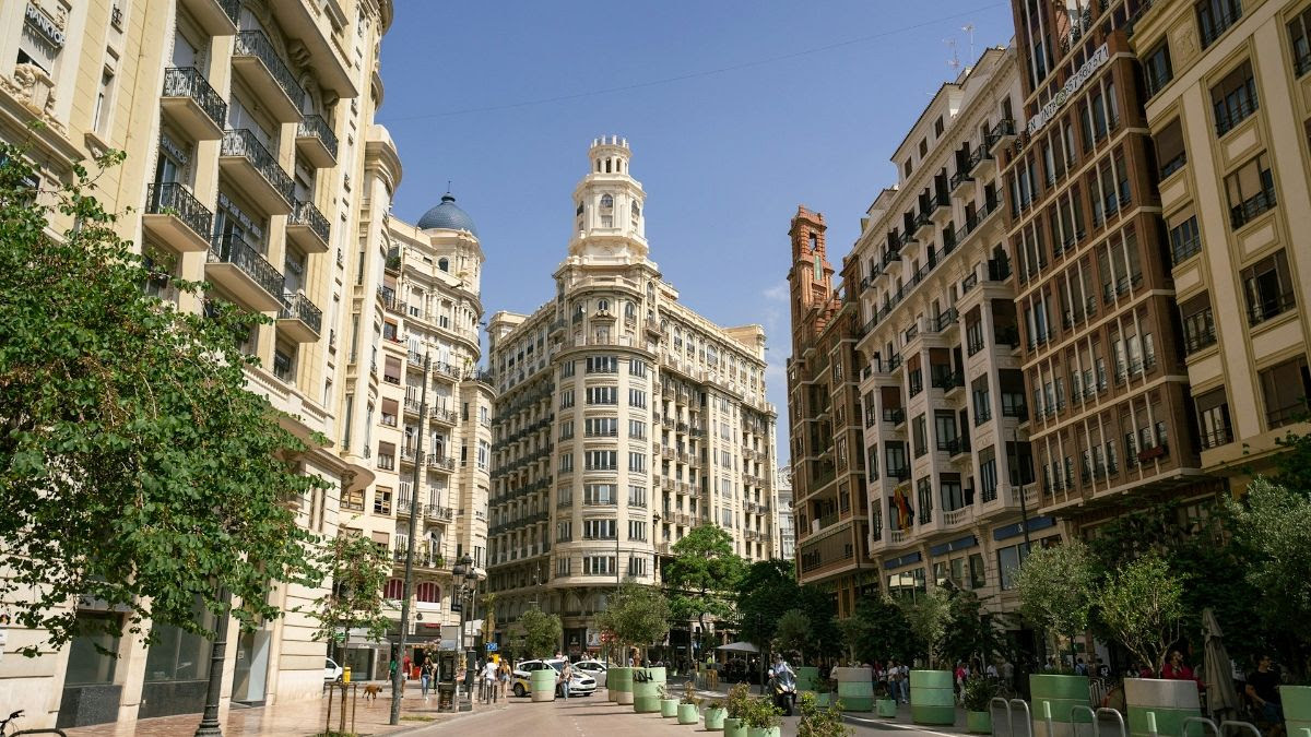 Las ciudades europeas se ponen serias para frenar el turismo excesivo: Valencia propone cortar la luz