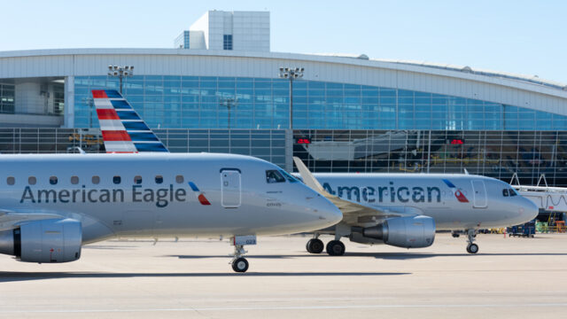 Frustración en viajeros de American al cancelar vuelo nocturno entre Santo Domingo y Miami