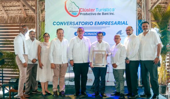 Asonahores y clúster turístico Baní promueven turismo en Peravia a través de conversatorio empresarial