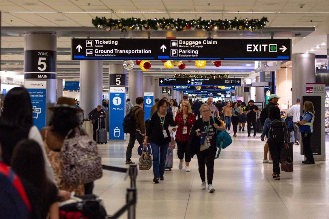 Como evitar problemas de viaje en el aeropuerto de Miami durante el tramo más concurrido del Día de Acción de Gracias