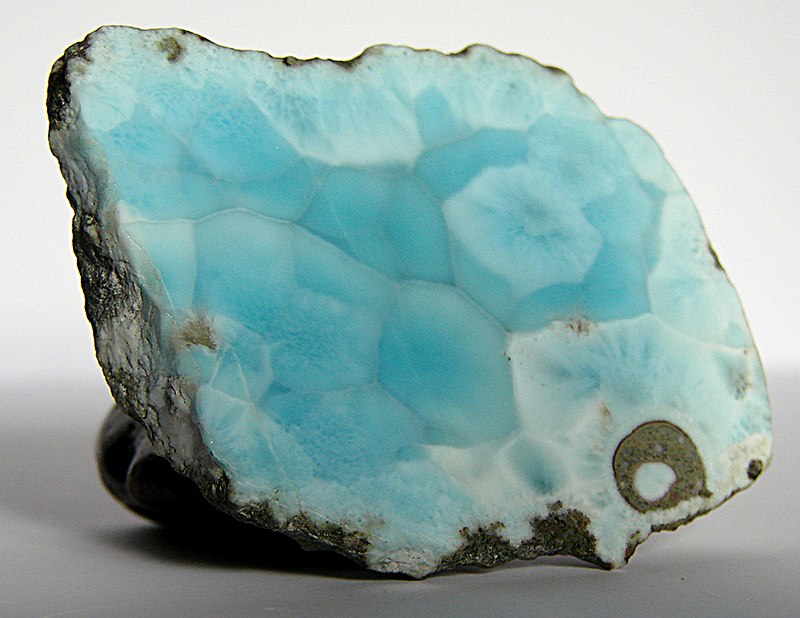 Sube producción, exportación y valorización del Larimar