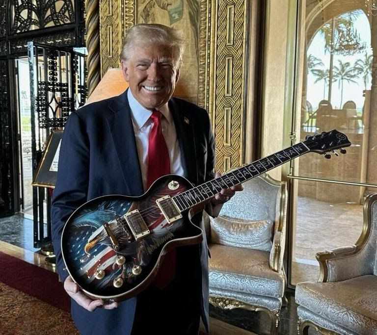 Trump saca una línea de guitarras y anuncia que las venderá por 10 mil dólares