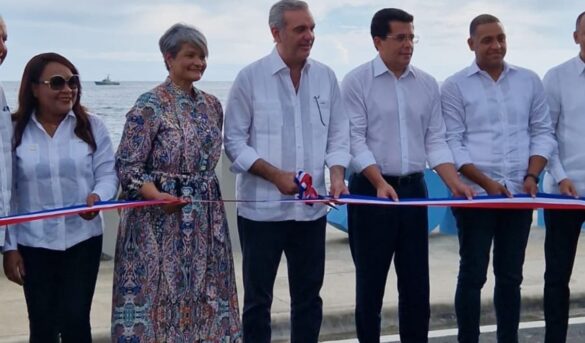 Abinader reinaugura malecón en SPM por más de RD$290 MM