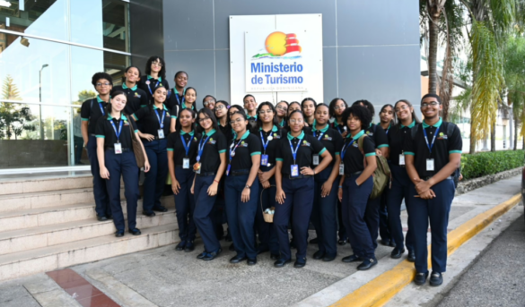 Mitur inspira a jóvenes a estudiar carreras relacionadas con el sector turístico