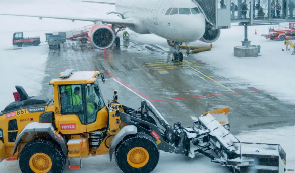 Más de 3.000 vuelos afectados por tormenta en sur de EE.UU.