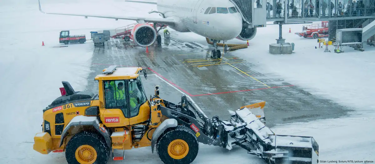 Más de 3.000 vuelos afectados por tormenta en sur de EE.UU.