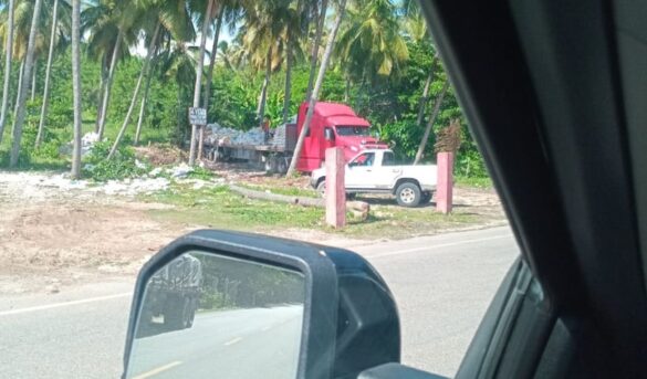 Sacan piedras de playas en Barahona y las destruyen