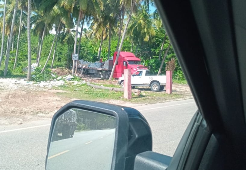 Sacan piedras de playas en Barahona y las destruyen