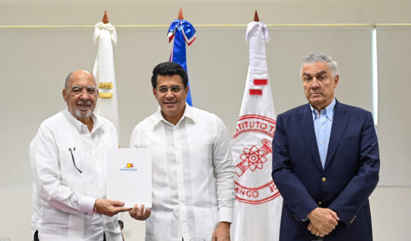 Turismo entrega un millón de dólares a universidades para investigación del sargazo