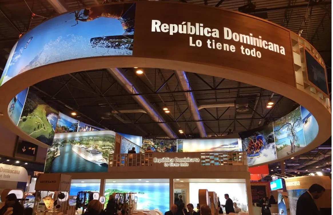 Apoyo masivo de la banca dominicana al turismo en Fitur 2025