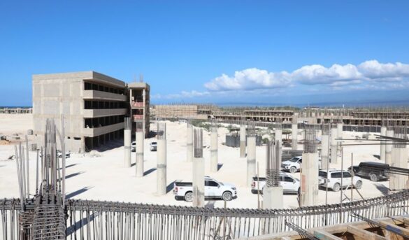 avanza construcción primer hotel en Pedernales